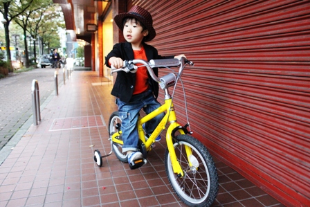 2088あっくん黄色い自転車②.JPG